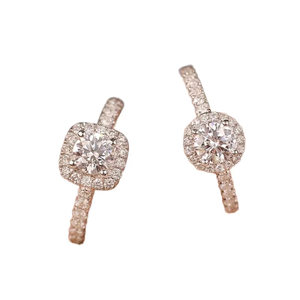 Anillo de Compromiso para Mujer, de Moda y Tendencia, con Zirconia Creada en Laboratorio, Banda de Eternidad Clásica Ajustable, Bañado en Oro de 14K, Chispeante Princesa - Product Image 1