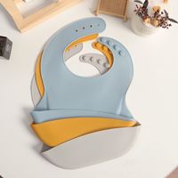 Bavoirs d'alimentation en silicone OEM pour bébé Tablier souple et imperméable Smock Vaisselle pour bébé Bavoirs de couleur de forme personnalisée pour bébé de 6 à 48 mois
