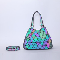Offre Spéciale personnalisé miss unique salut vis design de mode style européen noir pu irisé arc-en-ciel réfléchissant sac à main fourre-tout sac à main
