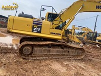 Excavatrice sur chenilles Komatsu PC1250HD de grande taille avec un puissant moteur de 775 ch. Les composants principaux incluent le moteur, la boîte de vitesses, la pompe à engrenages, le roulement, le PLC.