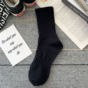 Fournisseur personnalisé Vente en gros Chaussettes de sport OEM personnalisées Chaussettes en coton couleur unie avec logo personnalisable - Product Image 5