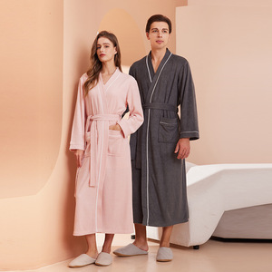 Nuovo Stile Accappatoio per Coppia, Uomo e Donna, in Tessuto Spugna con Scollo a V, in Poliestere, a Maniche Lunghe, Assorbente e ad Asciugatura Rapida - Product Image 1