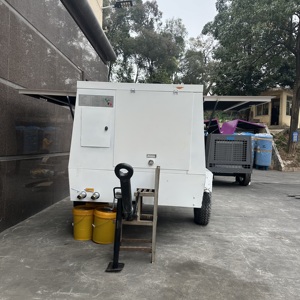 Compresseur d'<span class=keywords><strong>air</strong></span> diesel ZAKF pour <span class=keywords><strong>marteau</strong></span>-<span class=keywords><strong>piqueur</strong></span> de construction 11m³/min 110KW 10BAR Compresseur d'<span class=keywords><strong>air</strong></span> à vis à moteur diesel - Product Image 2