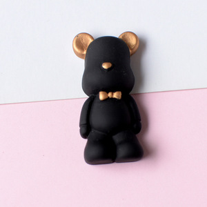 Venta al por mayor negro violento oso Zueco zapatos traseros planos encantos DIY resina accesorios lindo plástico <span class=keywords><strong>Basura</strong></span> <span class=keywords><strong>Teléfono</strong></span> caso decoraciones - Product Image 4