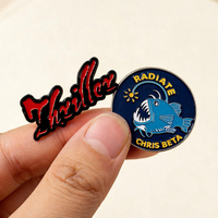Pin de Solapa Personalizado de Pez Pescador de Aguas Profundas, Fundido a Presión en Hierro, con Esmalte Suave, Azul Marino y Amarillo Brillante