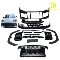 Modification du pare-chocs de voiture avec des composants avant GR. Modèle 2026 pour Toyota RAV4 modifié avec kit carrosserie GR Sport, ajustement parfait