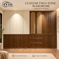 Armoire Dressing Intégrée Rétro Bicolore Personnalisée pour Appartement, Villa, Hôtel et Projets Résidentiels