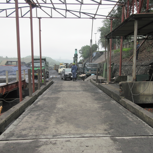 เครื่องชั่งรถบรรทุกอิเล็กทรอนิกส์ 80 ตัน ขนาด 12 x 3 x 0.3 เมตร พร้อมหน้าจอแสดงผลเหล็กมาตรฐาน IP68 รองรับ OEM - Product Image 1