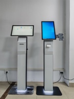 Kiosque de commande et de paiement 21,5 et 23,8 pouces, Windows 11, sur pied, pour supermarché, avec auto-encaissement, prend en charge les codes QR, écran tactile et SDK