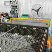 Routeur CNC 4 axes robuste 1325 pour la découpe du bois avec changeur d'outils automatique et table à vide, machine de découpe plasma