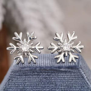 Orecchini a Perno E4324 a Forma di Fiocco di Neve, Placcati in Oro Bianco, in Lega con Zirconi Taglio Brillante Rotondo, Gioielli Classici da Donna - Product Image 6