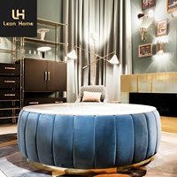 Table basse de salon haut de gamme avec plateau en marbre et revêtement en velours rond