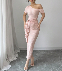Abito lungo casual da donna elegante rosa cipria monospalla in jacquard testurizzato a maniche corte con fiocco decorativo e spacco posteriore, modello aderente - Product Image 3