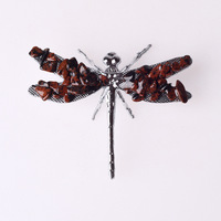 Vente en gros de médailles libellules naturelles en cristal, technique de mosaïque, style amour, gravier, statue d'insecte, décoration de bureau et de maison, guérison