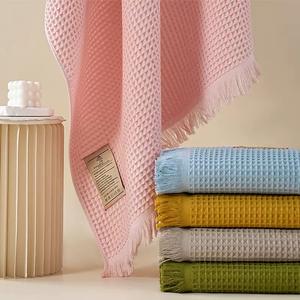 Serviette <span class=keywords><strong>de</strong></span> Bain Jetable en Pur Coton 90 x 180 cm, Sèche Rapidement, Tissée avec Glands, Agrandie, Absorbante, Douce, Antibactérienne, Certifiée OEKO-TEX, Pour Usage Domestique - Product Image 4