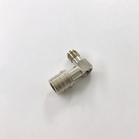 Adaptateur coaxial RF 50 Ohm DC-6GHz QMA mâle vers SMA femelle à angle droit, connecteur plug-jack JK, fabriqué par des fabricants de connecteurs coaxiaux RF