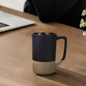 Taza de Café de Cerámica con Logotipo Personalizado de Doble Color Creativo, Regalo Publicitario para Fiestas, 515 ml, Apta para Lavavajillas y Microondas - Product Image 4