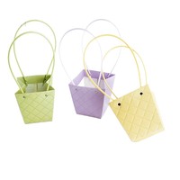 Sacs en papier cadeau à motif floral trapézoïdal et carré, avec poignée en tube plastique et doublure imperméable pour l'emballage floral