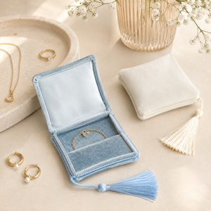 Caja de Regalo de Joyería de Terciopelo Premium con Borlas, Soporte Rectangular de Tela Suave Resistente a Arañazos para Aretes, Anillos y Brazaletes - Product Image 4