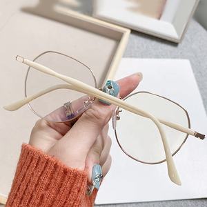 نظارات نسائية دائرية بسيطة متغيرة اللون مع عدسات سريعة التحول وانعكاس أزرق وإطار معدني دائري بتصميم عين القطة 2026 تشينغتشينغ - Product Image 6