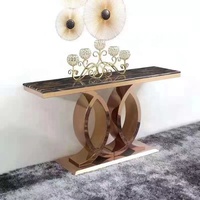 Table basse moderne de luxe avec base en acier inoxydable doré et dessus en marbre, table d'entrée étroite