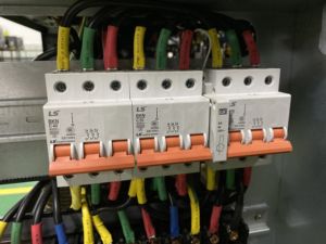 UPS en Línea de 20KVA 40KVA 80KVA con PoE, Rack Industrial para Aplicaciones Médicas de Baja Frecuencia, UPS Trifásico de 100KVA 200KVA - Product Image 4