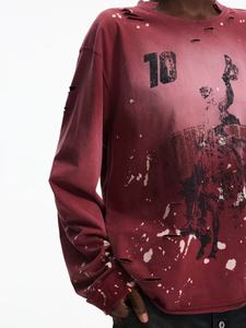 Maglietta post-apocalittica premium con stampa animalier in cotone 100%. |   Stile punk vintage Y2K |   Abbigliamento Sfumato Rosso Vino per Giovani Acquirenti - Product Image 4