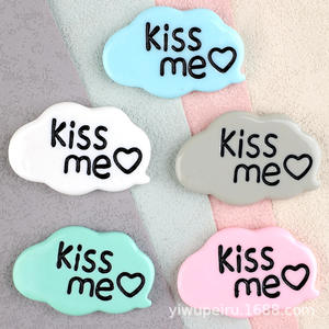 <span class=keywords><strong>Kiss</strong></span> Me Lettre Carte Nuage Forme Résine Charme pour Junk Cas DIY Pince À Cheveux Chaussure Fleurs Réfrigérateur Aimant Accessoires Décoration - Product Image 4