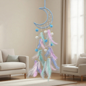Collection de attrape-rêves faits main en forme de mignonnes créations, avec pompons et plumes, pour chambre de filles, décoration murale en macramé - Product Image 1