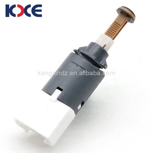 Interruttore luce stop 8200168238 / 4419587/93197675 per <span class=keywords><strong>RENAULT</strong></span> <span class=keywords><strong>MEGANE</strong></span> II /<span class=keywords><strong>SCENIC</strong></span> II/KANGOO <span class=keywords><strong>III</strong></span> /MASTER II - Product Image 3