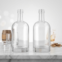 Bouteilles en verre rondes de style nordique en gros avec bouchon en liège et marquage à chaud pour spiritueux, vins et boissons
