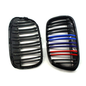 Parrilla Delantera Negra Estilo M para BMW X1 F48 F49 con Franjas Azules y Rojas 51117383363 - Product Image 3