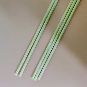 Petites pailles modernes <span class=keywords><strong>en</strong></span> <span class=keywords><strong>plastique</strong></span> écologiques sans BPA Couleurs mélangées pour gobelets et accessoires de verres - Product Image 6