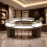 Comptoir de présentation de bijoux circulaire de luxe, vitrine de bijouterie en verre incurvé sur mesure, cadre en métal doré, mobilier de présentation de bijoux