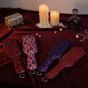 Juguetes Sexuales BDSM, Látigo Sexual para Esclavas, Productos para Adultos, Látigo para Esclavas, Bondage SM, Flogger de Cuero con Encaje, Paleta para Fustigar para Mujeres - Product Image 1