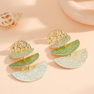 Boucles d'oreilles en métal Jingciren, design tendance et élégant, géométriques, demi-cercle, exagérées, pour fabricants, vente en gros - Product Image 3