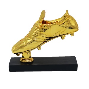 Trophée de football en résine sculptée, personnalisable, pour le prix du Meilleur Butteur, souvenir pour les fans, événements sportifs, cadeau d'affaires pour les attaquant - Product Image 1