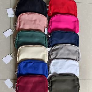Designer Lulu 2L <span class=keywords><strong>Belt</strong></span> <span class=keywords><strong>Bag</strong></span> Everywhere Fanny Pack Walking <span class=keywords><strong>Running</strong></span> Yoga Sports Marca de luxo Crossbody Gym Bags Cintura <span class=keywords><strong>Bag</strong></span> Com Logotipo - Product Image 1