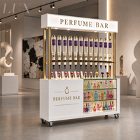 Chariot mobile interactif blanc personnalisé pour événements de parfumerie en centre commercial, avec éclairage LED et roues