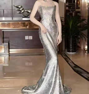 S0081 Nuovo Abito da Sera Lussuoso in Argento <span class=keywords><strong>Senza</strong></span> Spalline con Paillettes e Strascico Stile Sirena per Serate/Feste - Product Image 2