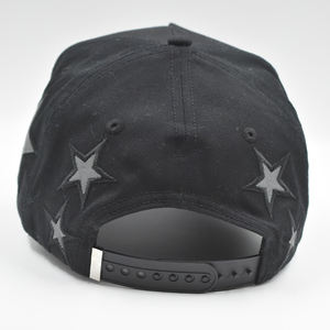 Bonés de Moda Trendy com Logo Personalizado em Bordado 3D Preto com Strass e Lantejoulas com Pin Metálico na Parte Traseira e Aba de Camurça - Product Image 3