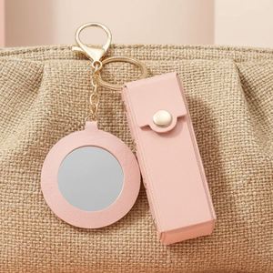 Llavero Portátil y Duradero de Cuero PU de Alta Calidad con Espejo para Lápiz Labial y Brillo Labial - Product Image 2