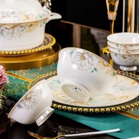 Service de table en porcelaine de luxe à motif camélia, 60 pièces, vaisselle en céramique à bord doré avec soupière et cygne pour banquet de mariage