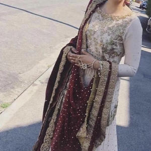 2019 elegante vestido de mujer de talla grande hasta el suelo para bodas y fiestas con trabajo de bordado pesado Dupatta y Zardozi - Product Image 5