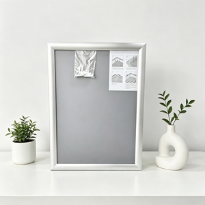 Cadre en aluminium profilé de 25 mm avec panneau PE résistant à l'humidité pour signalétique professionnelle et affichage publicitaire - Product Image 1