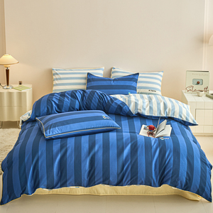 Juego de Sábanas de Cuatro Piezas de Algodón a Rayas, Estilo Moderno y Minimalista, Incluye <span class=keywords><strong>Fundas</strong></span> de Almohada y Funda Nórdica - Product Image 1