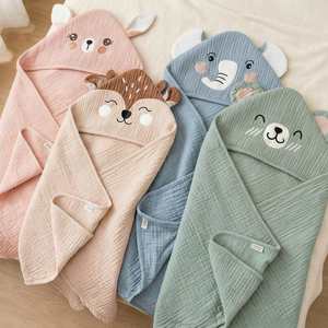 Serviette de bain à capuche personnalisée en coton mousseline pour bébé, couverture brodée avec nom et animal, pour nouveau-nés - Product Image 2