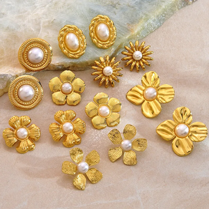 Boucles d'oreilles géométriques en forme de fleur de vent pour femmes, avec placage or PVD, acier inoxydable 304, adaptées aux mariages et à un usage quotidien - Product Image 1