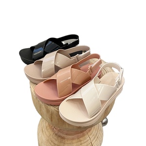 Nuevas Sandalias Casuales de Verano para Mujer con Plantilla de PU, Plataforma de Cuña Cruzada y Estilo Playero a la Moda para Estudiantes, Ideales para Exteriores - Product Image 1