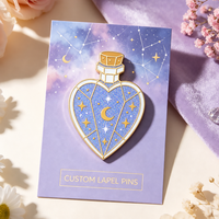 Broches en métal en gros, badges souvenirs personnalisés, épingles de revers en forme de cœur, épingles de mode, épingles de bouteille, épingles de potion magique de dessin animé, épingles en émail souple et dur, épingles à paillettes